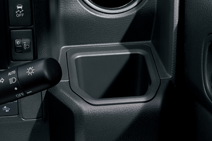 carlineup_succeed_interior_equip_2_07_lb