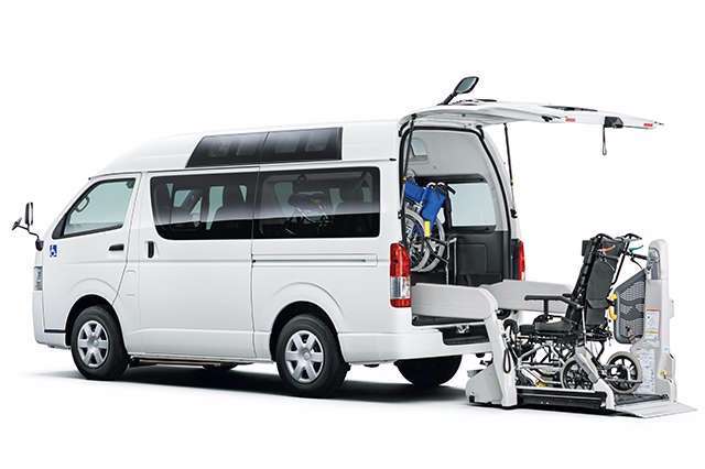 車いす仕様車“Aタイプ”ルーフサイドウインドウ装着車 2WD・2000ガソリン ロング・標準ボディ(CBF-TRH200K-VTZYAW)ボディカラーはホワイト〈058〉
